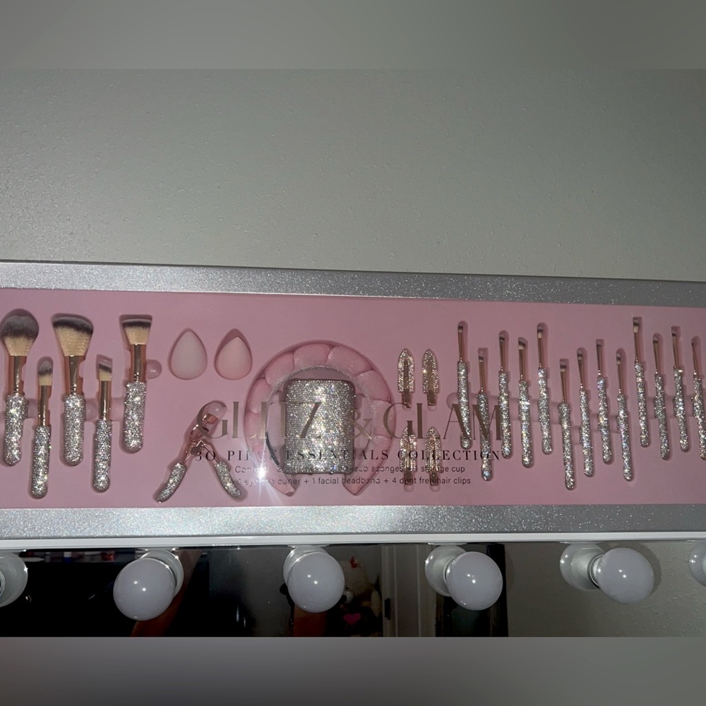 Glitz and Glam 30 pc Pink Essential Collection